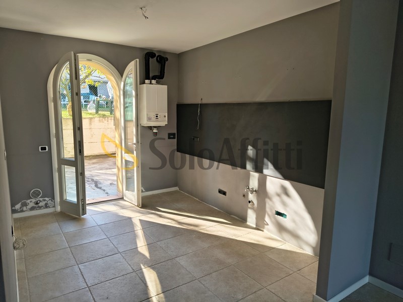 Villa in Affitto a Castellarano, 850&euro;, 150 m², con Box