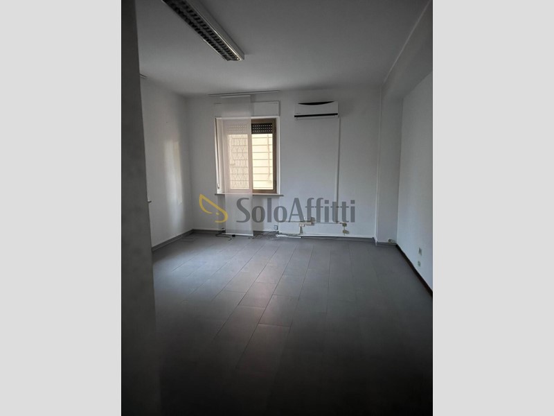Ufficio in Affitto a Pescara, zona Porta Nuova, 600&euro;, 100 m²