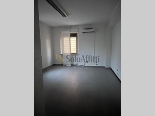 Ufficio in Affitto a Pescara, zona Porta Nuova, 600&euro;, 100 m²