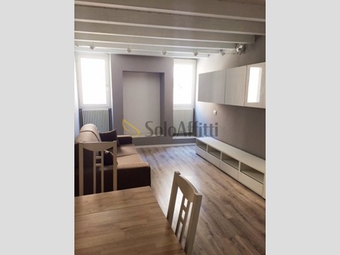 Monolocale in Affitto a Brescia, zona Carmine, 500€, 35 m², arredato