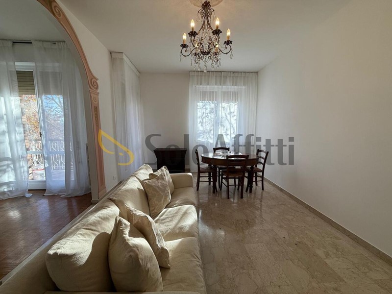 Appartamento in Affitto a Modena, 999€, 90 m²