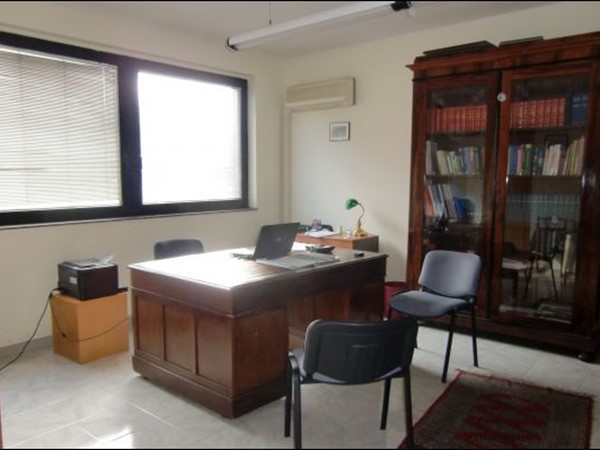 Ufficio in Affitto a Siracusa, zona Teracati-Grotticelle-Epipoli, 450€, 60 m²