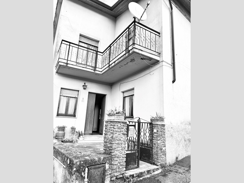 Casa Indipendente in Vendita a Luni, zona Casano, 230'000€, 145 m²