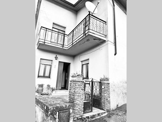 Casa Indipendente in Vendita a Luni, zona Casano, 230'000€, 145 m²