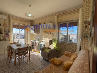 Appartamento in Vendita a Siracusa, 100'000€, 137 m², con Box