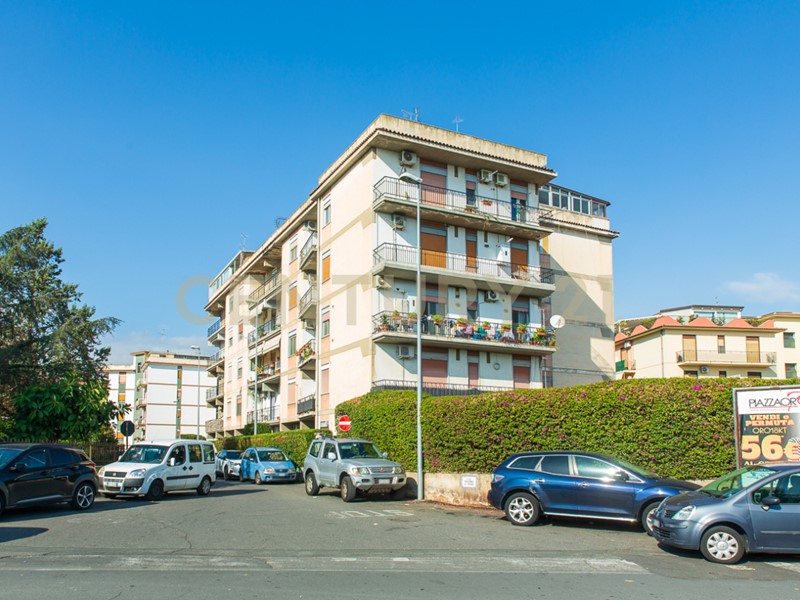 Quadrilocale in Vendita a Gravina di Catania, 95'000€, 82 m², con Box