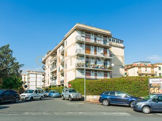 Quadrilocale in Vendita a Gravina di Catania, 95'000€, 82 m², con Box