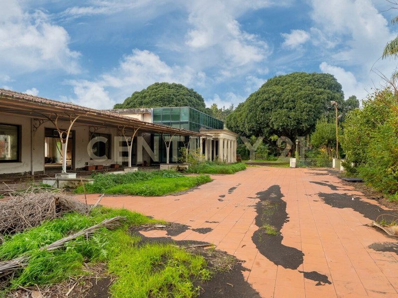 Appartamento in Vendita a Acireale, zona Santa Maria Ammalati, 980'000€, 1500 m², con Box