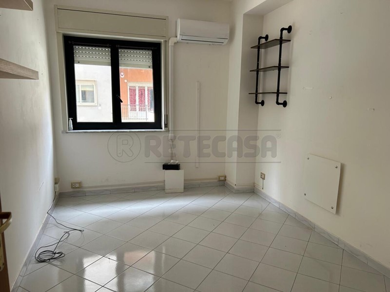 Ufficio in Vendita a Caltanissetta, 60'000&euro;, 60 m²