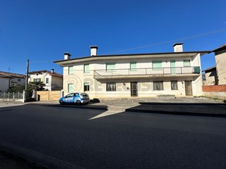 Casa Indipendente in Vendita a Bagnaria Arsa, zona Privano, 250'000€, 433 m², con Box