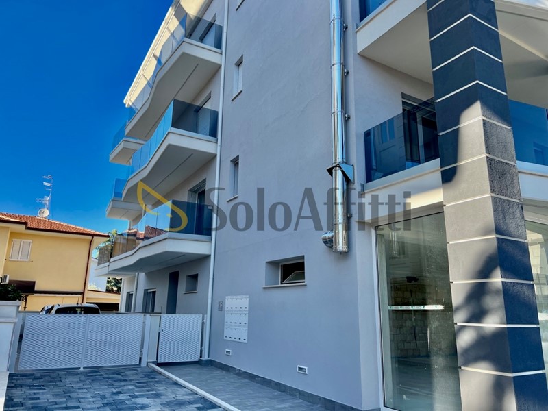 Trilocale in Affitto a Alba Adriatica, 500€, 52 m²