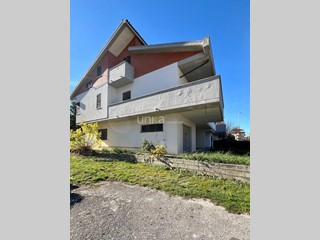 Appartamento in Vendita a Jesi, 155'000€, 280 m², con Box