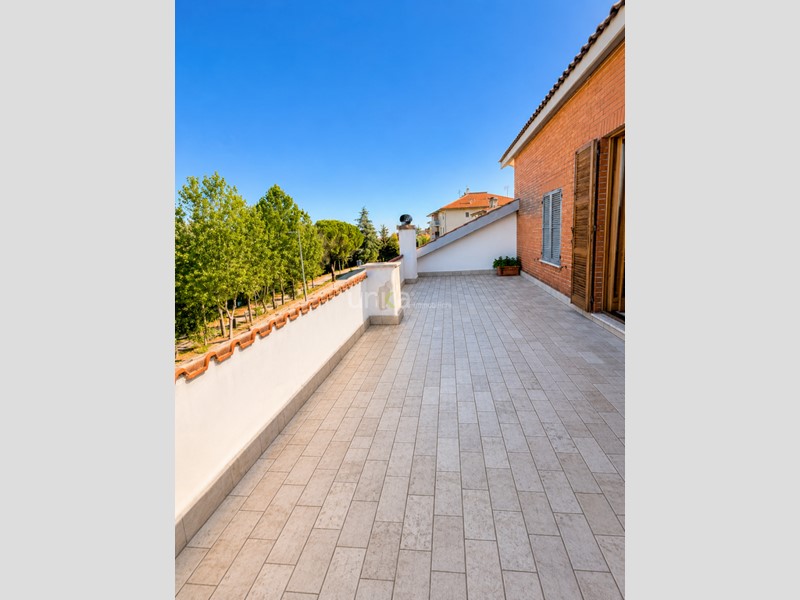 Appartamento in Vendita a Cupramontana, 155'000&euro;, 280 m², con Box