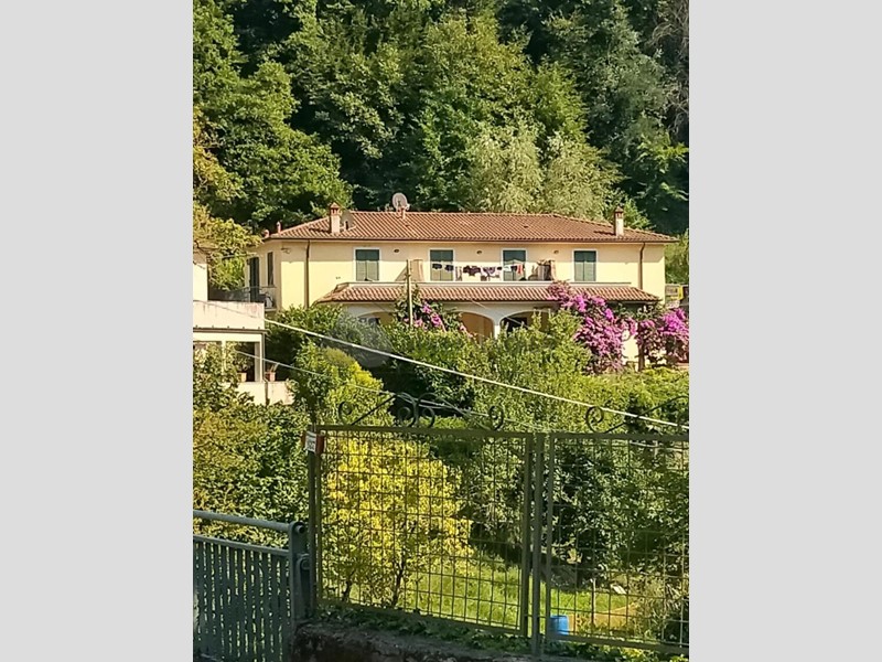 Casa Indipendente in Vendita a Luni, zona Casano, 550'000€, 300 m², con Box