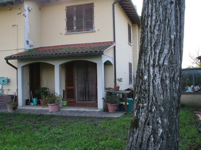 Casa Semi Indipendente in Vendita a Vicchio, zona La Gracchia, 450'000&euro;, 225 m²