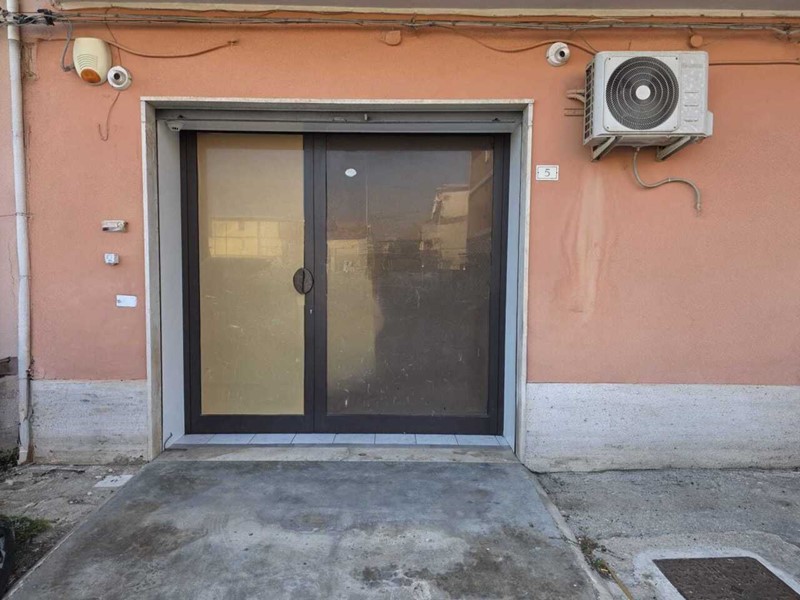 Capannone in Vendita a Siracusa, zona PANAGIA, 50'000€, 65 m²