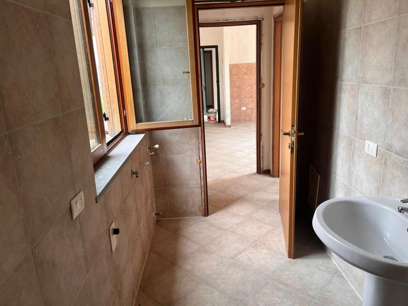 Appartamento in Vendita a Noceto, zona Cella, 70'000&euro;, 125 m²