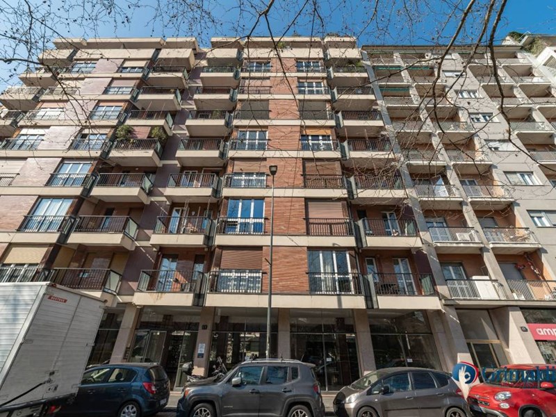 Immobile commerciale in Vendita a Milano, zona BANDE NERE - GAMBARA, 500'000&euro;, 145 m²