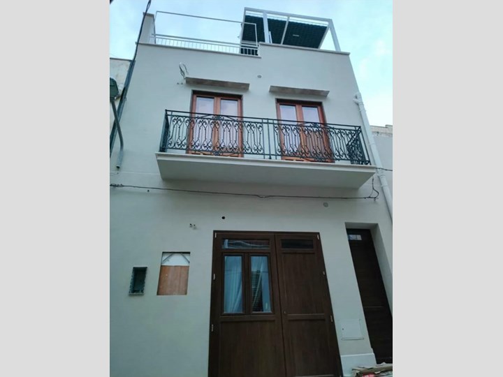 Casa Indipendente in Vendita a Castellammare del Golfo, zona via fugardi, 190'000&euro;, 130 m², arredato