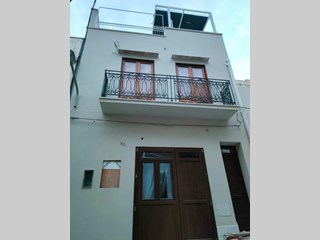 Casa Indipendente in Vendita a Castellammare del Golfo, zona via fugardi, 190'000&euro;, 130 m², arredato