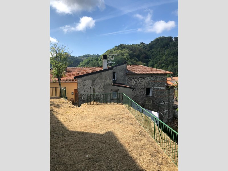 Casa Semi Indipendente in Vendita a Fosdinovo, zona Ponzanello , 120'000€, 150 m²