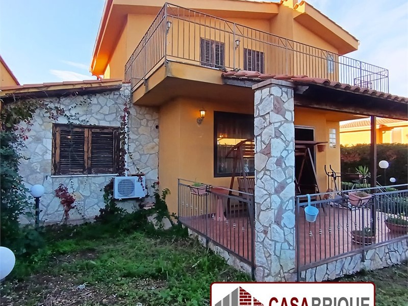 Villa in Vendita a Altavilla Milicia, 219'000&euro;, 160 m²