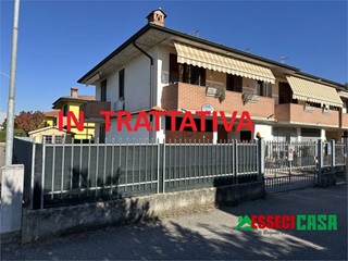Villa in Vendita a Arzago d'Adda, 229'000&euro;, 145 m²