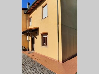 Casa Indipendente in Vendita a Santa Maria a Monte, zona Ponticelli, 145'000&euro;, 130 m²