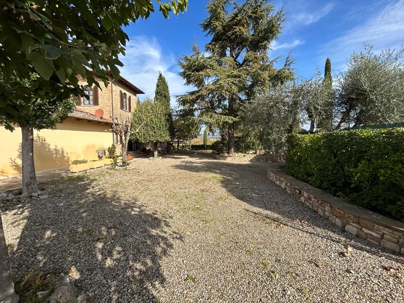 Casale in Vendita a Castelnuovo Berardenga, zona Guistrigona, 670'000€, 272 m², arredato, con Box