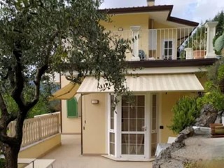 Casa Indipendente in Vendita a Carrara, zona Fossone, 380'000&euro;, 155 m²