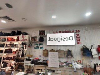 Negozio in Vendita a Foiano della Chiana, 90'624€, 158 m²