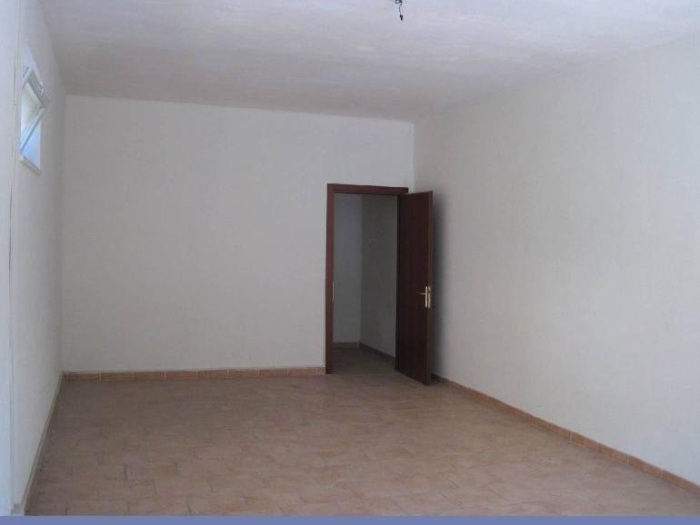 Immobile commerciale in Affitto a Cascina, zona Navacchio, 600&euro;, 45 m²