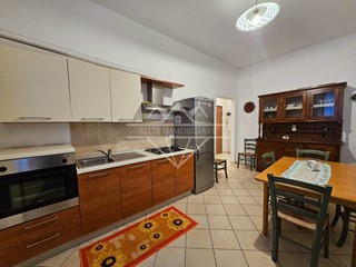 Trilocale in Vendita a Carrara, 120'000&euro;, 60 m², arredato