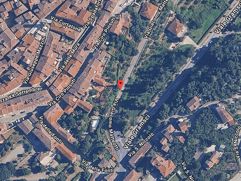 Capannone in Vendita a Sinalunga, 835'000€, 555 m²