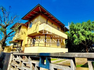 Villa bifamiliare in Vendita a Montignoso, 250'000€, 80 m², arredato