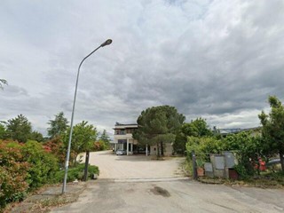 Negozio in Vendita a Sinalunga, 235'000€, 147 m²