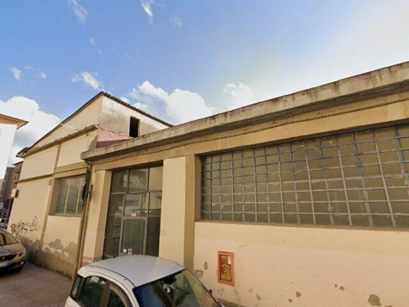 Capannone in Vendita a Poggibonsi, 601'470€, 1200 m²