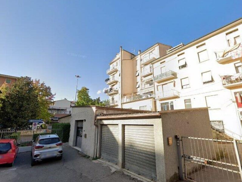Ufficio in Vendita a Poggibonsi, 102'000€, 175 m²