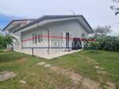 Casa Semi Indipendente in Vendita a Massa, zona Ronchi, 349'000&euro;, 150 m², arredato