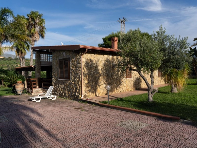 Villa bifamiliare in Vendita a Partinico, zona Manca di Partinico, 480'000&euro;, 150 m²