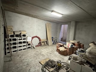 Magazzino in Vendita a Sesto San Giovanni, 5'062&euro;, 18 m²