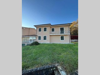 Villa bifamiliare in Vendita a Capannori, 202'800&euro;, 304 m², con Box