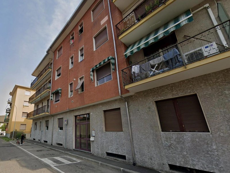 Trilocale in Vendita a Parabiago, 97'500&euro;, 98 m², con Box