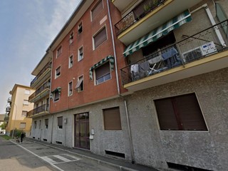 Trilocale in Vendita a Parabiago, 97'500&euro;, 98 m², con Box