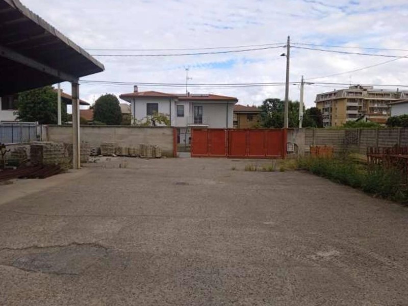 Magazzino in Vendita a Castano Primo, 100'800&euro;, 2195 m²