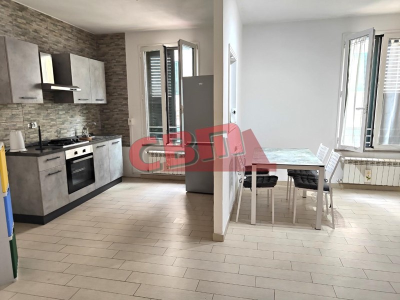 Trilocale in Affitto a Livorno, 1'900€, 100 m², arredato, con Box