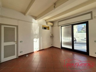 Immobile commerciale in Affitto a Capannori, zona Marlia, 400&euro;, 20 m²