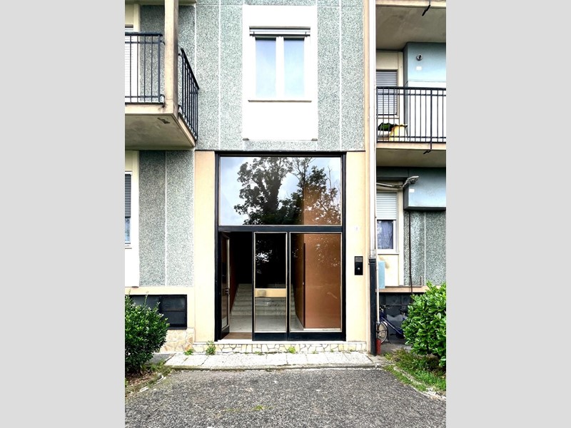 Trilocale in Vendita a Limbiate, 93'000&euro;, 95 m², con Box