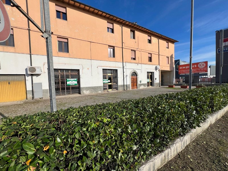 Immobile commerciale in Vendita a Calcinaia, zona Fornacette, 99'000&euro;, 170 m²