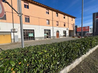 Immobile commerciale in Vendita a Calcinaia, zona Fornacette, 99'000&euro;, 170 m²